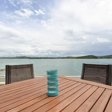 Family By The Sea Happy People Apartman Betina