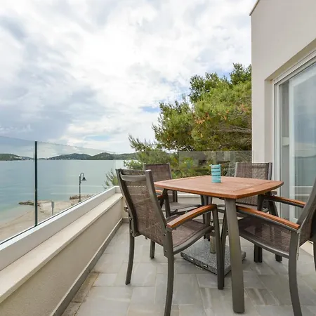 Apartman Family By The Sea Happy People