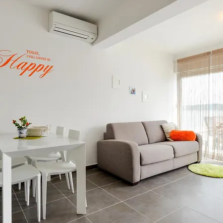 Family By The Sea Happy People Apartman