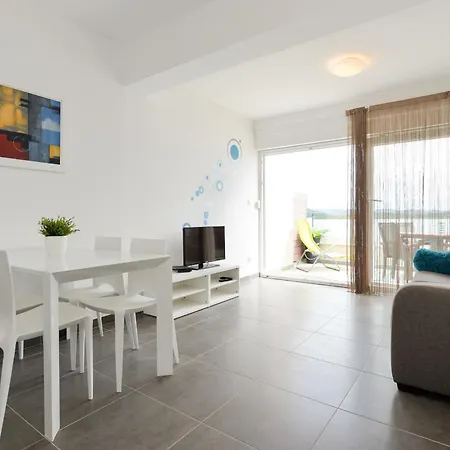 Apartman Family By The Sea Happy People