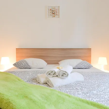 Family By The Sea Happy People Apartman