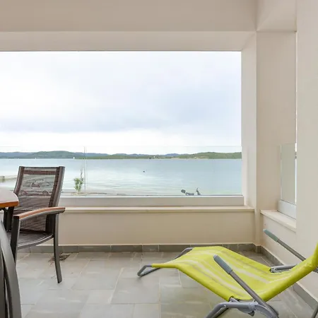 Apartman Family By The Sea Happy People