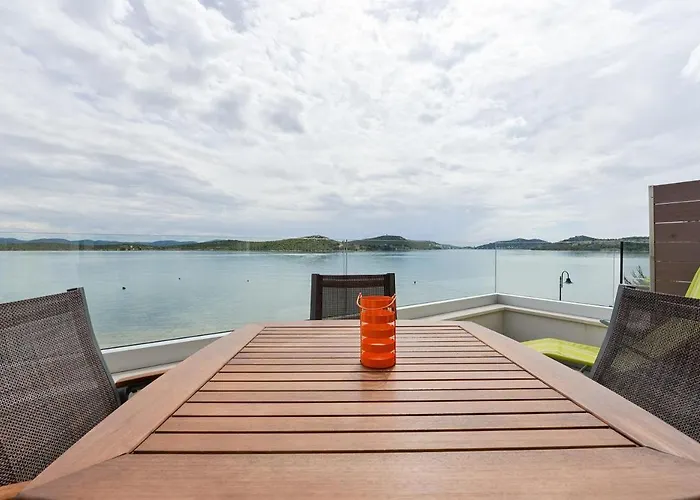 Family By The Sea Happy People Lägenhet