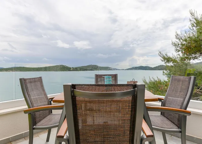 Family By The Sea Happy People Apartman Betina