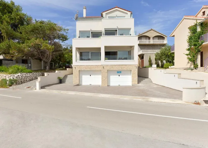 Family By The Sea Happy People Betina