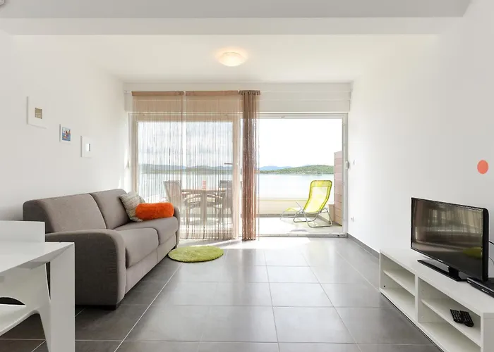 Family By The Sea Happy People * Betina