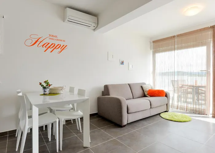 Family By The Sea Happy People Apartman