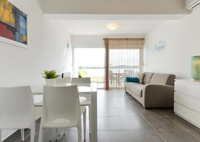 Family By The Sea Happy People Apartman