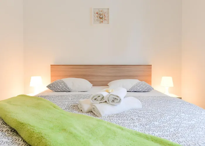 Family By The Sea Happy People Apartman