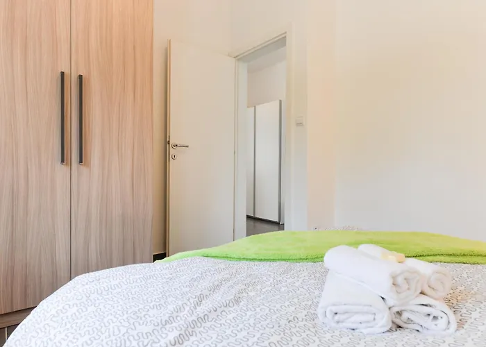 Family By The Sea Happy People * Betina